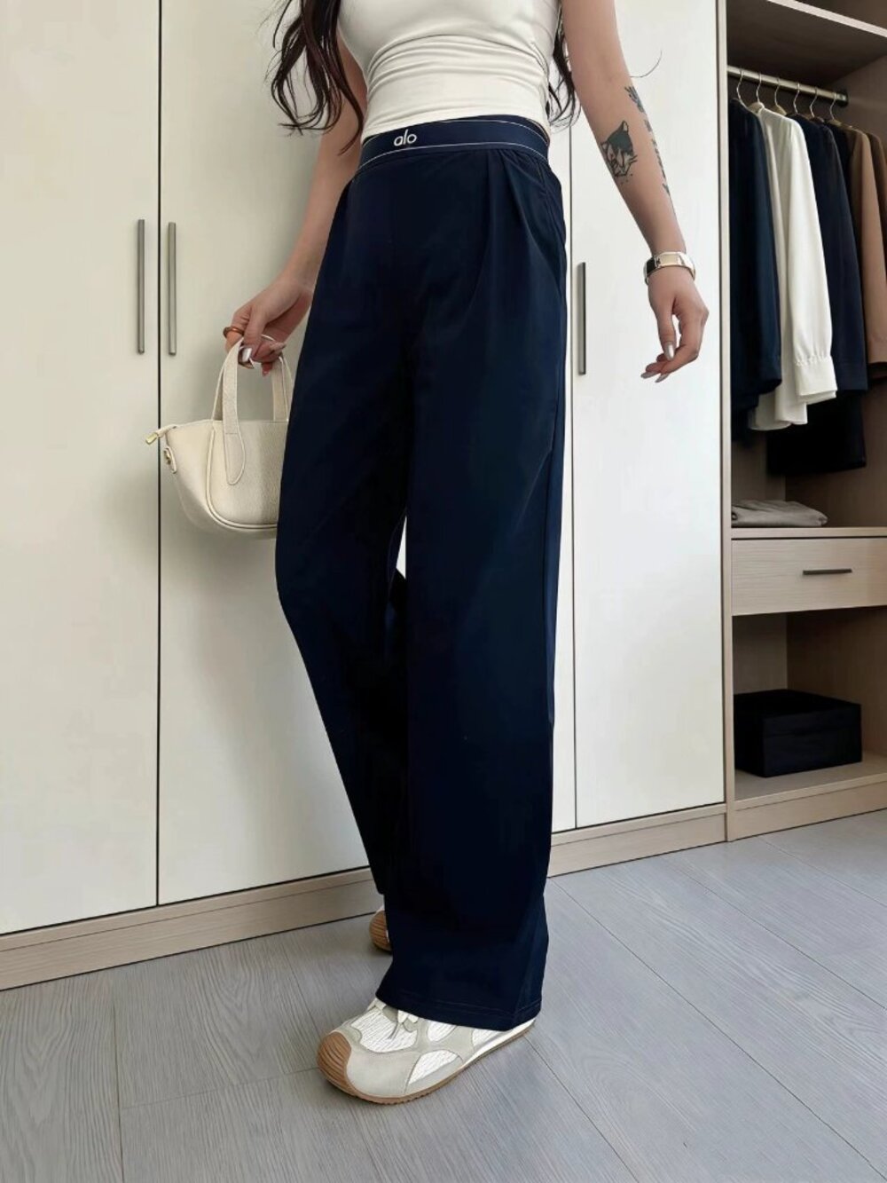 👜ALO Yoga Black High Street Suit Pants, Regular Size 30 Inches - Picture 5 of 6